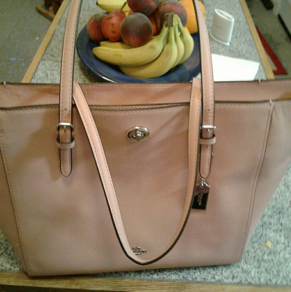 Coach Handbags - Coach light neutral ballet pink saffiano leather
