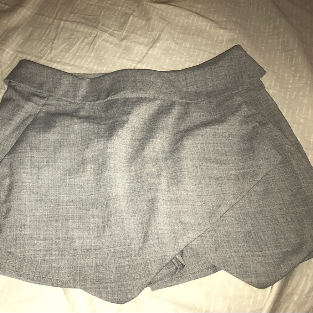 Aritzia grey skort