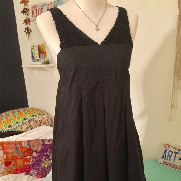 BCBGMaxAzria Dresses & Skirts - BCBG Maxazria Black dress crochet & open bow back