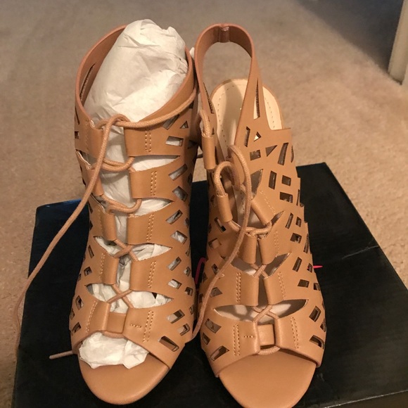 New lace up heels camel tan color - Picture 3 of 5