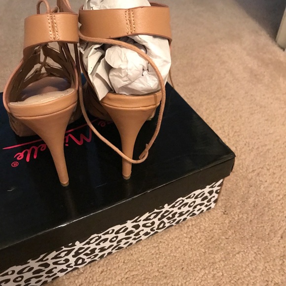 New lace up heels camel tan color - Picture 5 of 5