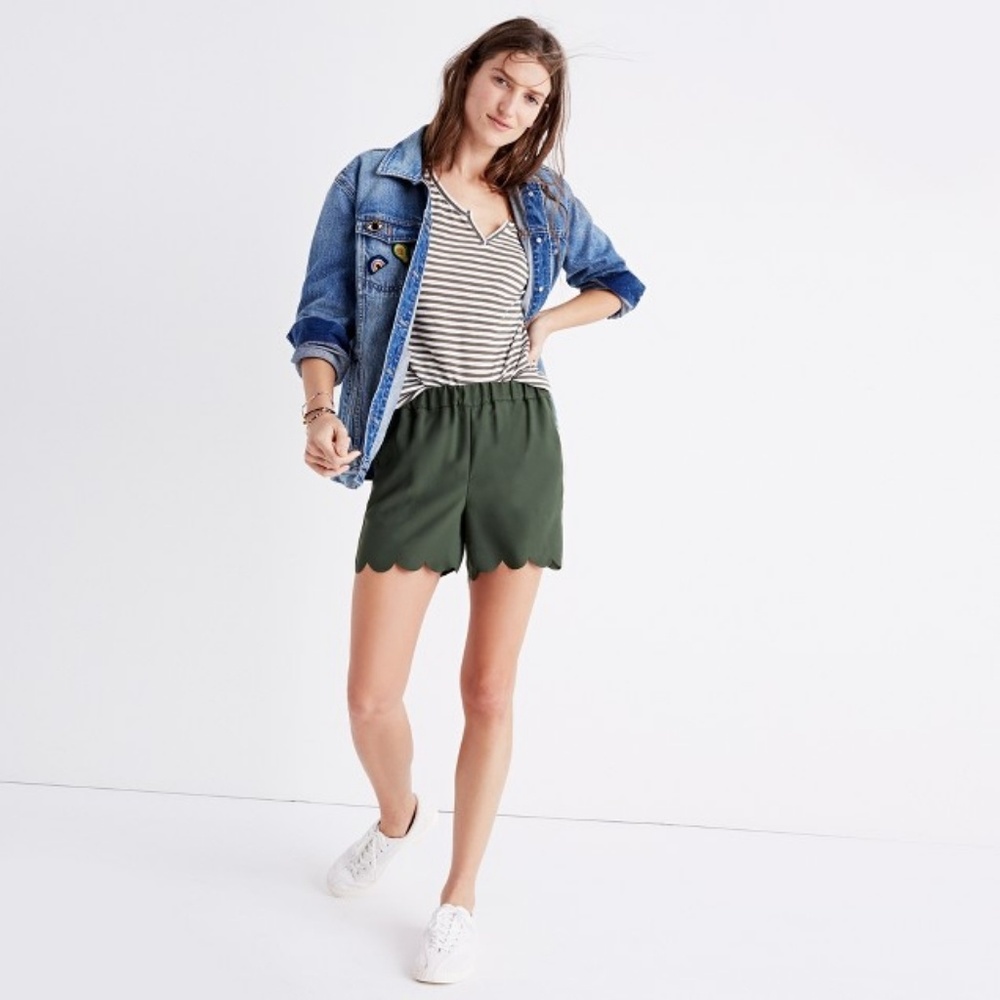 scallop-hem pull-on shorts