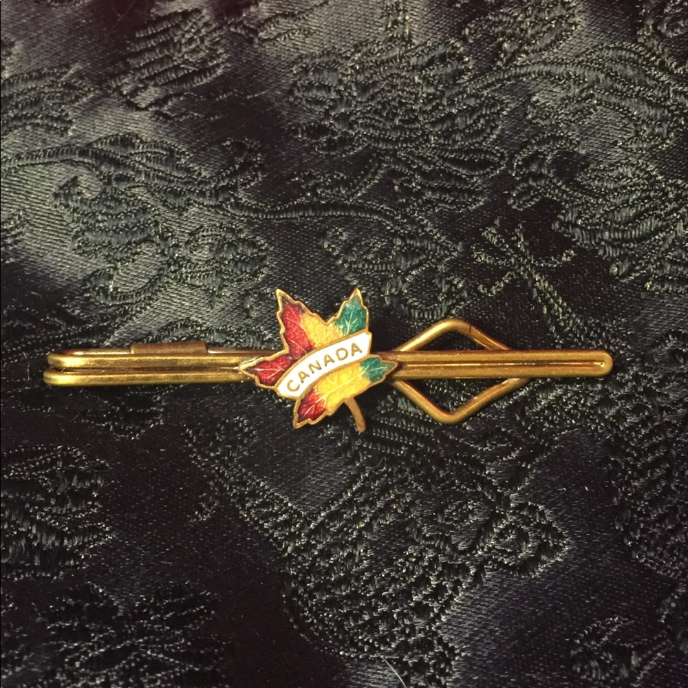 Vintage brass Canada souvenir tie clip