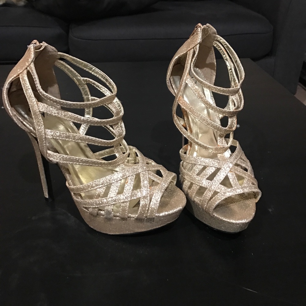 Supper cute heels 👠