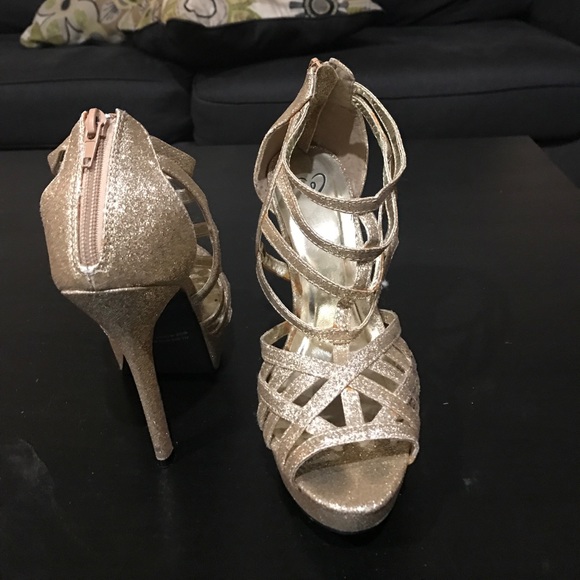 Supper cute heels 👠 - Picture 2 of 4