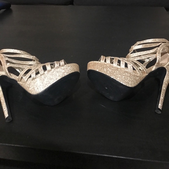 Supper cute heels 👠 - Picture 3 of 4