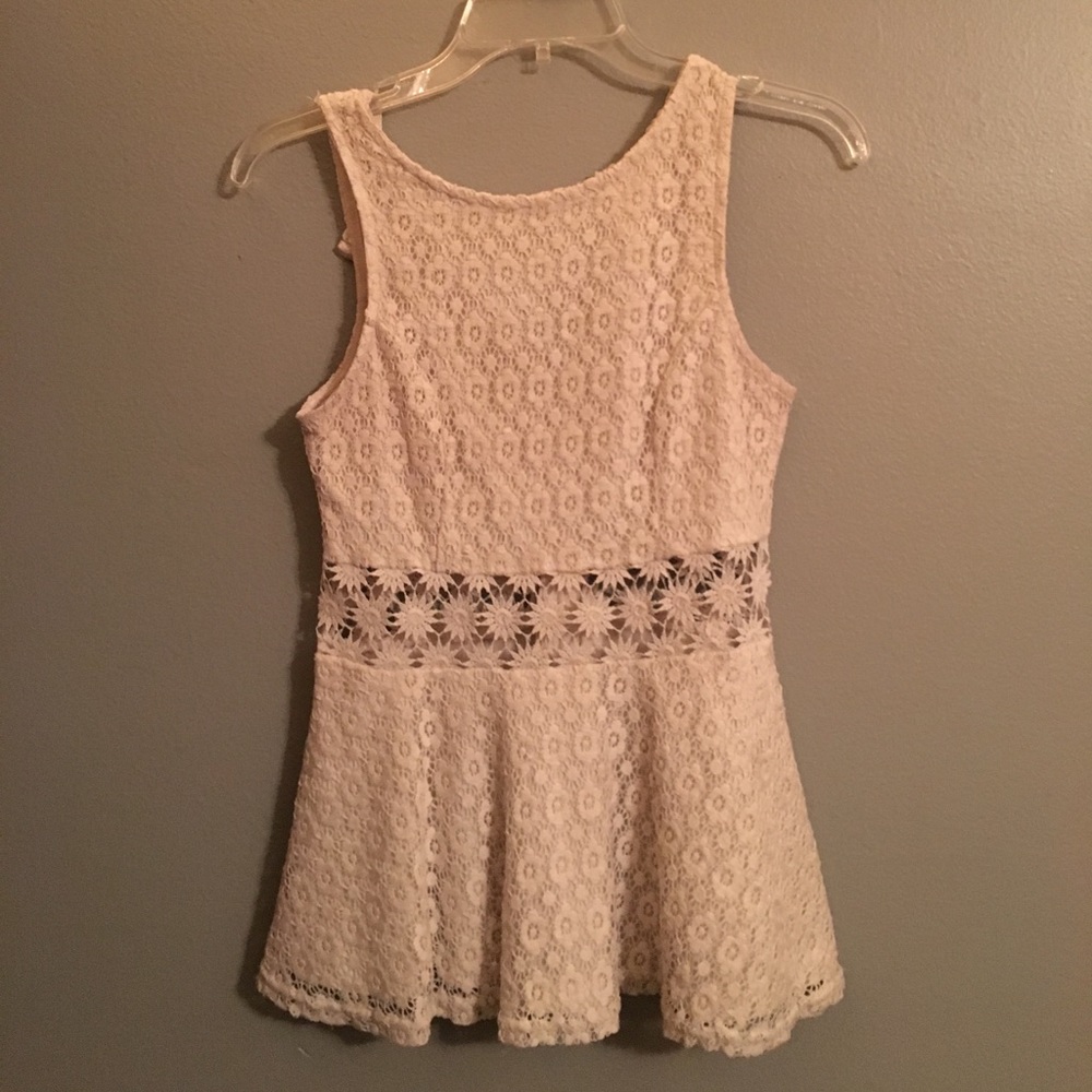 Crochet cut out pendulum top