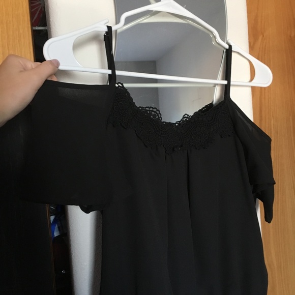 Black off the shoulder romper - Picture 2 of 4