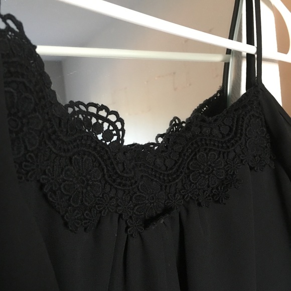 Black off the shoulder romper - Picture 3 of 4