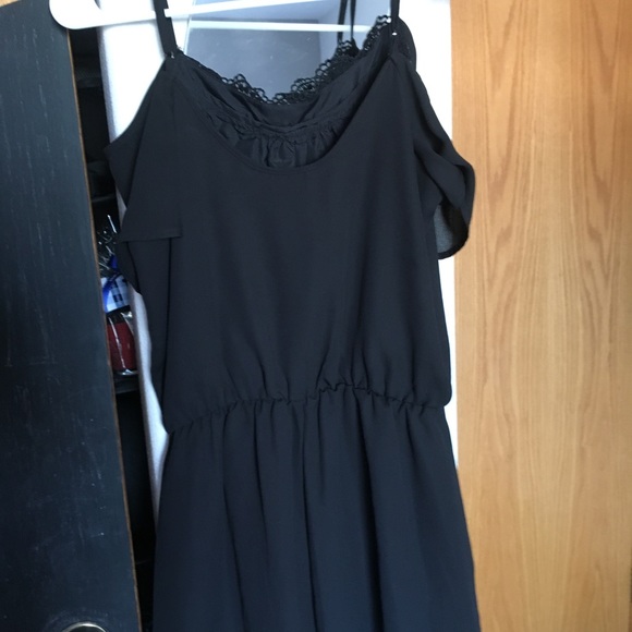 Black off the shoulder romper - Picture 4 of 4