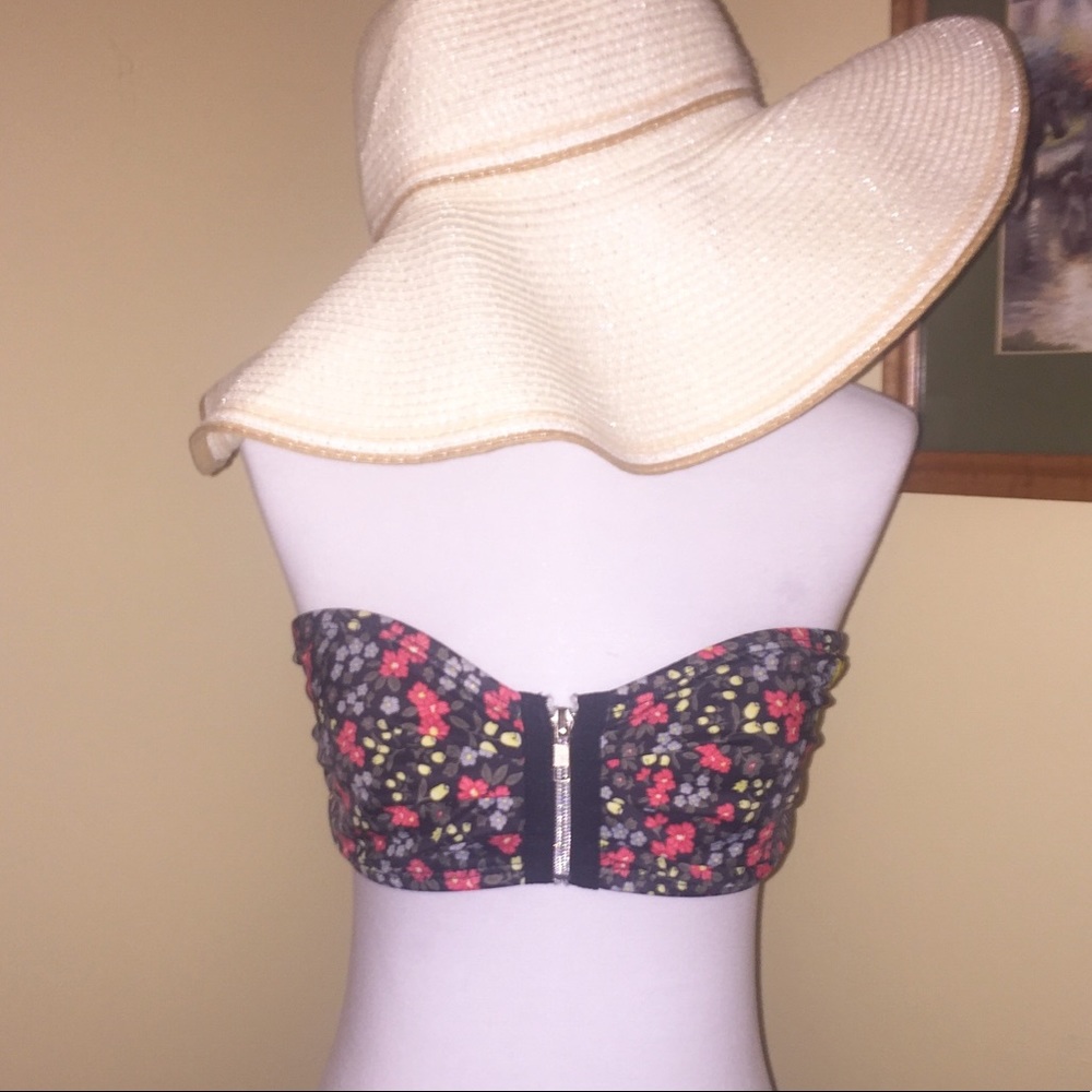 NEW LISTING 🍋 Floral Front Zip Strapless Bikini