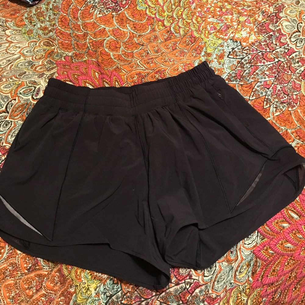 Lululemon Hotty Hot Shorts (Long)- Size 8