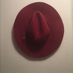 Large brim hat
