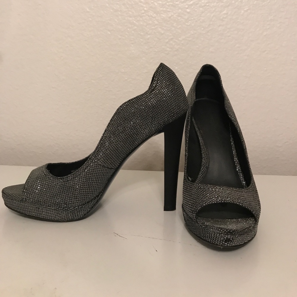 Sparkly glam open toe pumps 👠