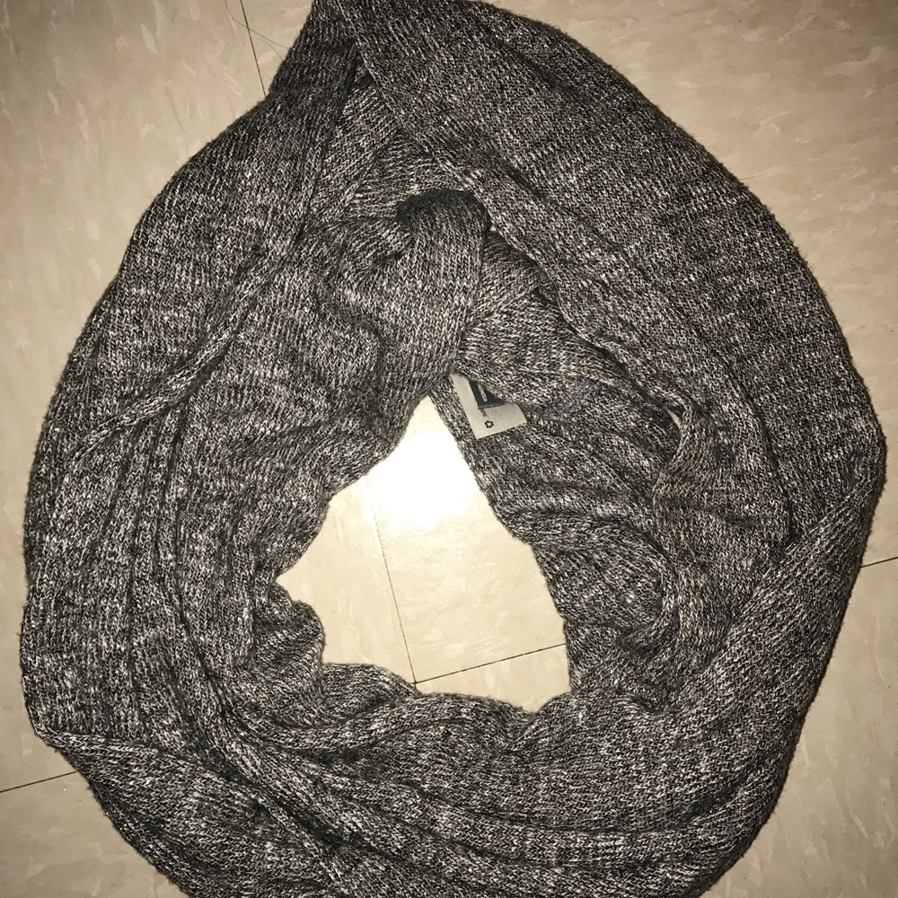 Scarf.