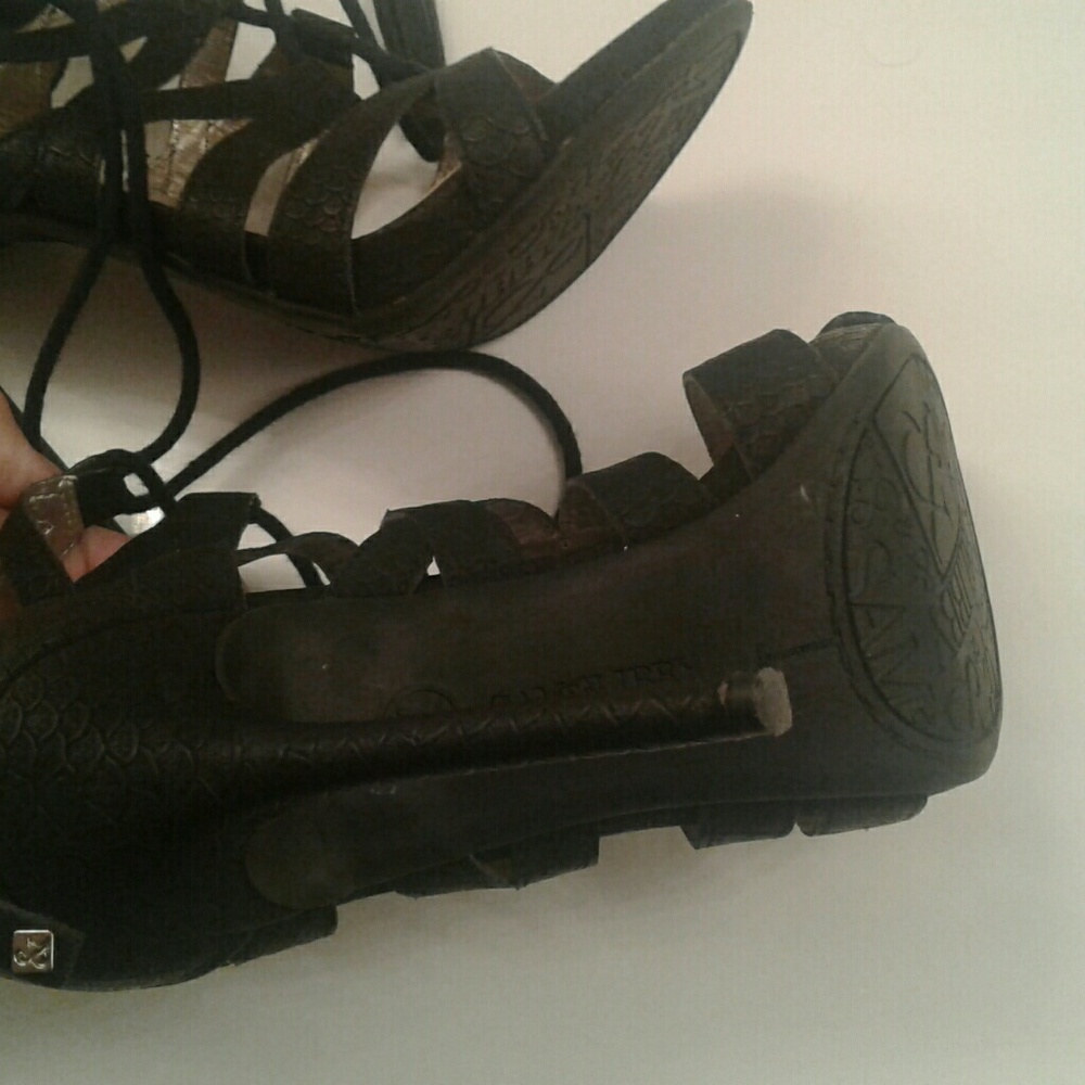 heels - Picture 2 of 4