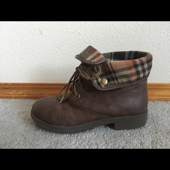 brown combat boots - Picture 2 of 3