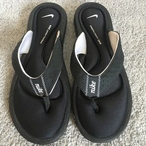 black nike flip flops