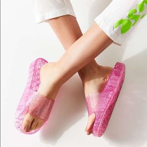 NWT PINK GLITTERED SANDALS