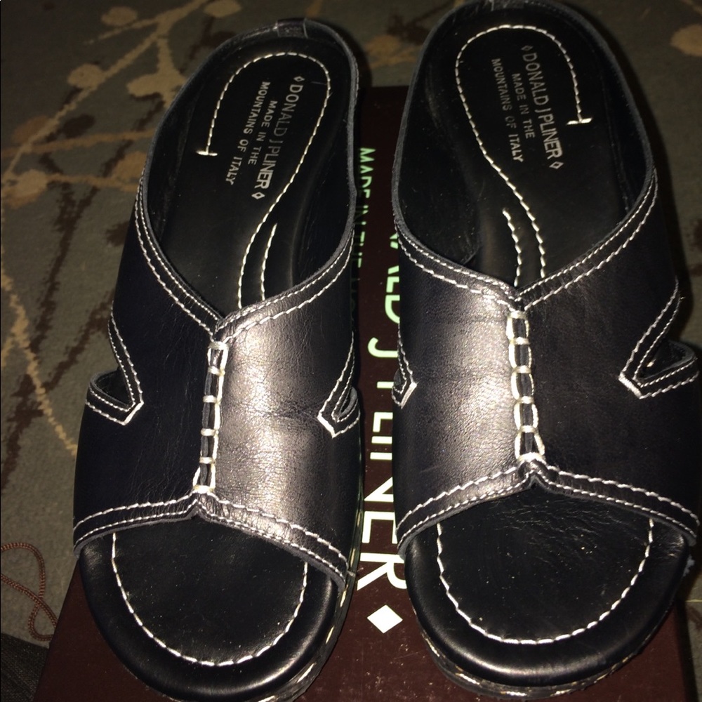 Donald J Pliner Salina Black Platform Sandals EUC