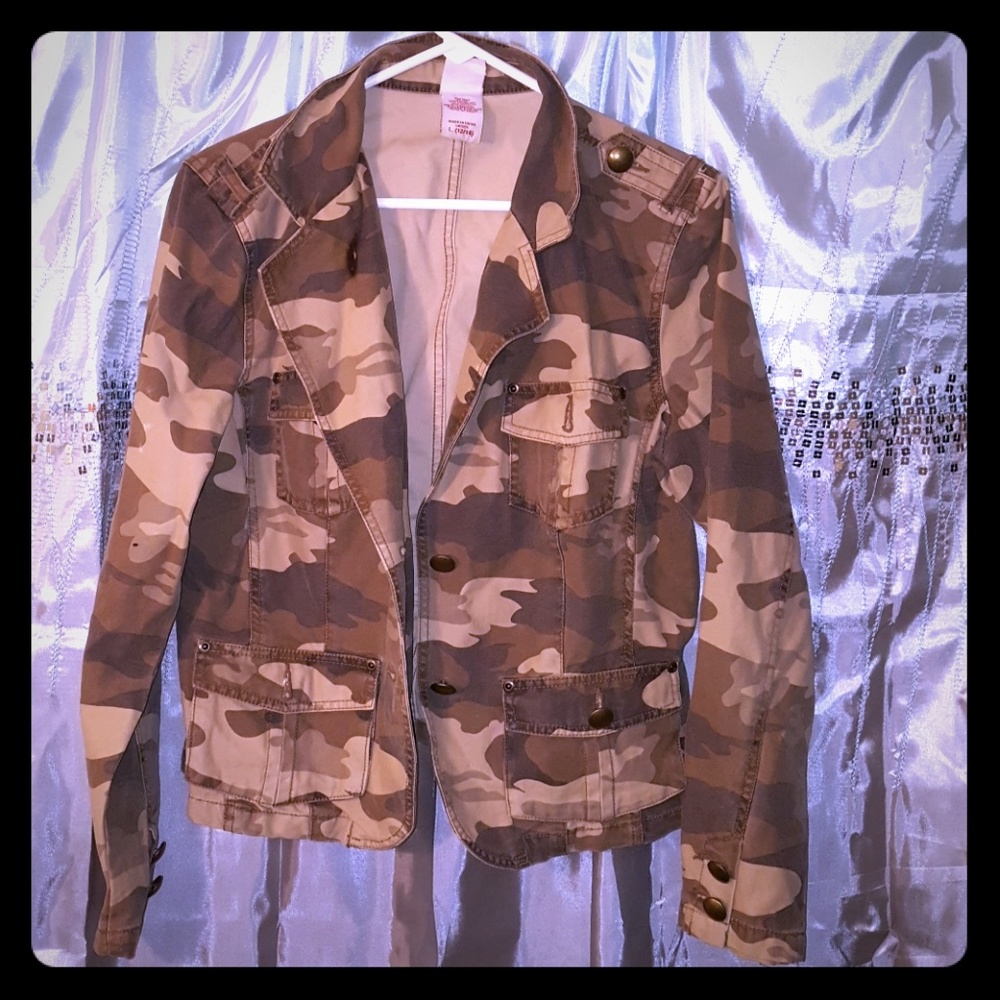 Chic camouflage jacket