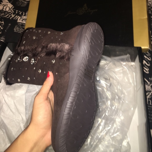 Boots - Picture 3 of 3