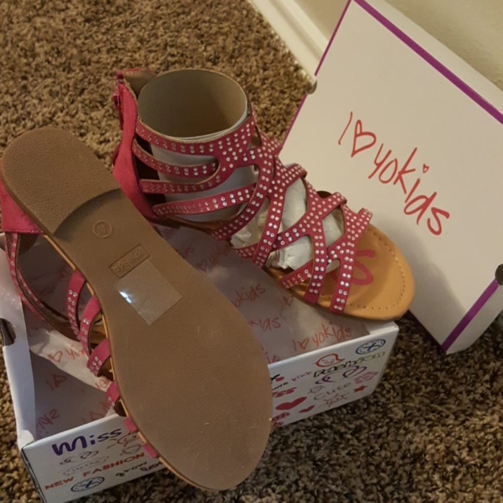 Girl sandal