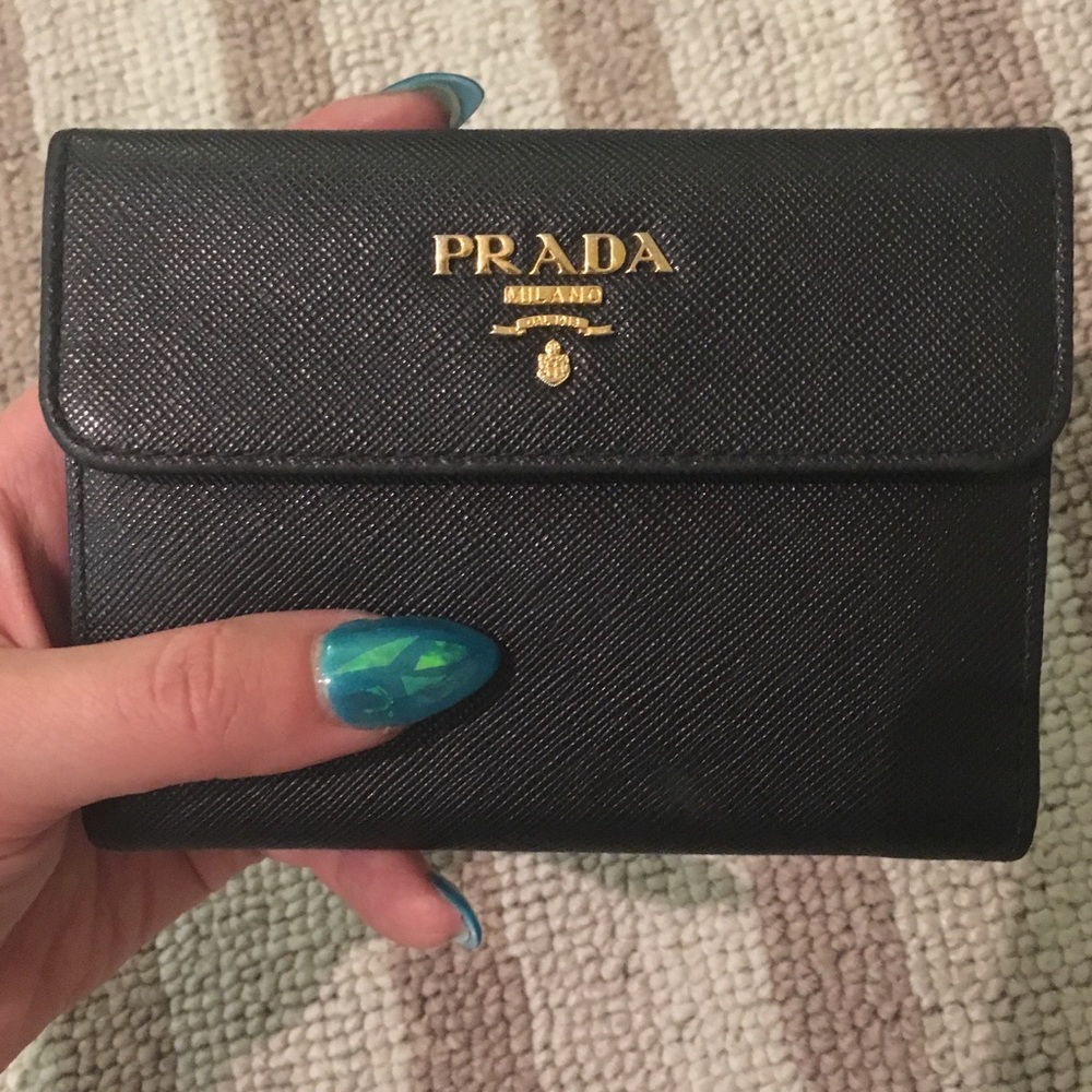 ❌SOLD❌ Prada Saffiano Portafoglio Metal Wallet