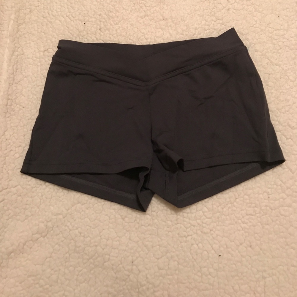 pretty grey shorts never worn, too small!!☹️
