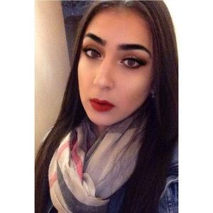 Meet your Posher, Leah