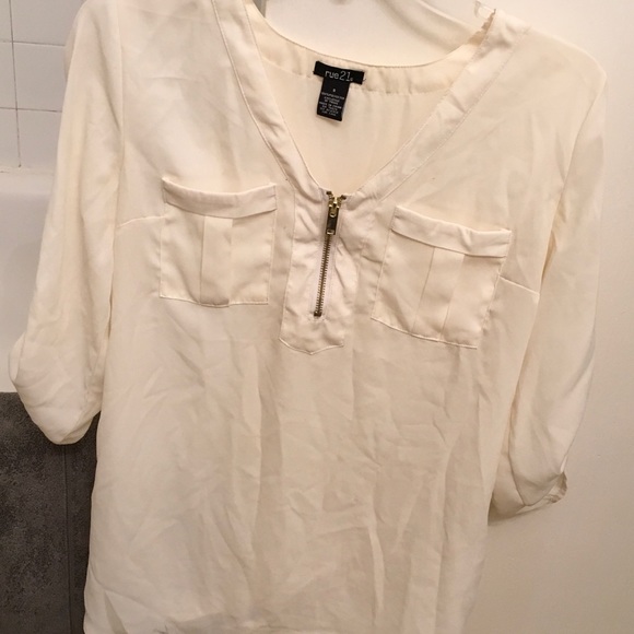 A cream colored blouse - Picture 1 of 3