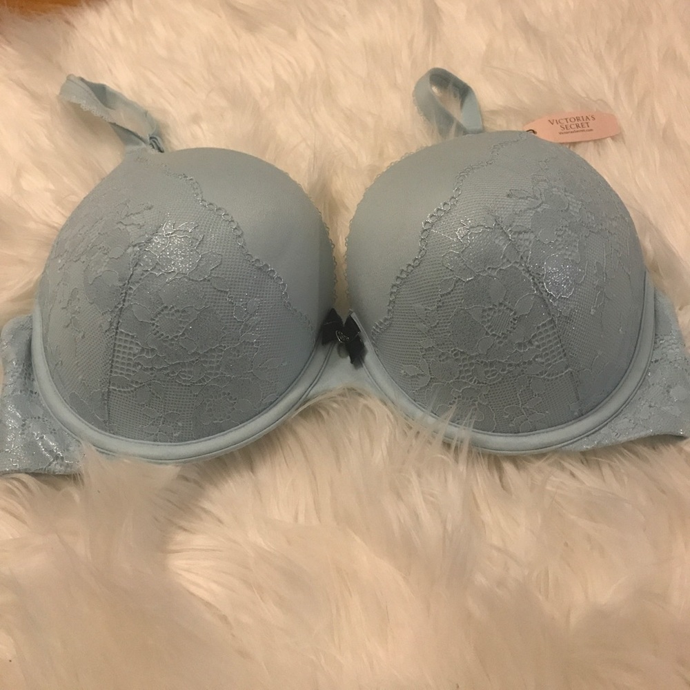 Brand New Victoria Secret Bra 34 DD