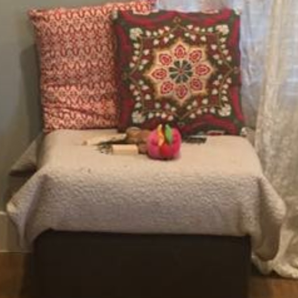 Set of 4 throw pillows