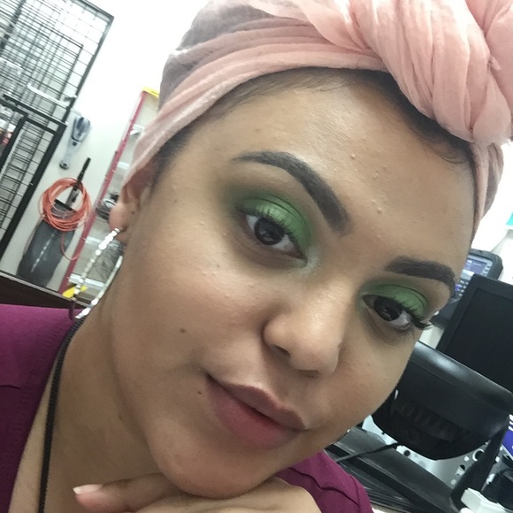 💕 MEET YOUR POSHER 💕 - Picture 5 of 6