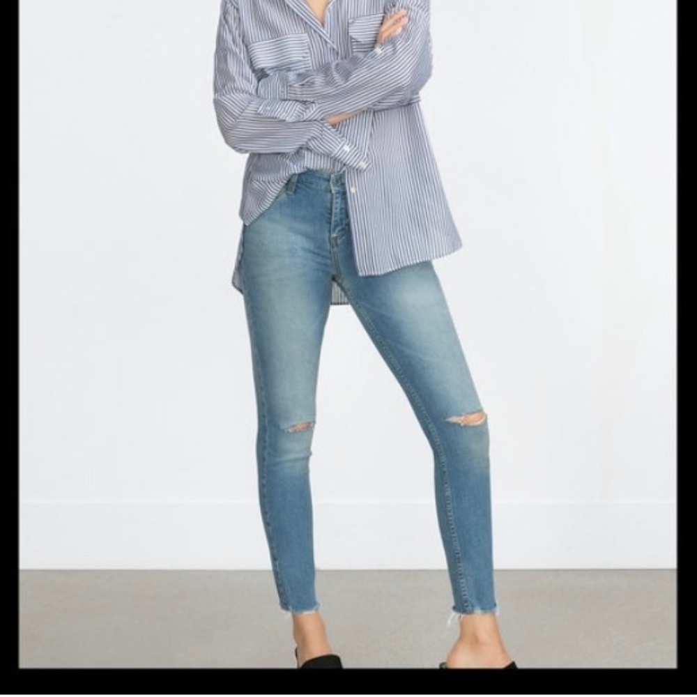 NWT Zara Distressed Mid Rise Cropped Fit Jeans 8