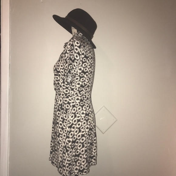 Daisy Dress - Picture 2 of 3