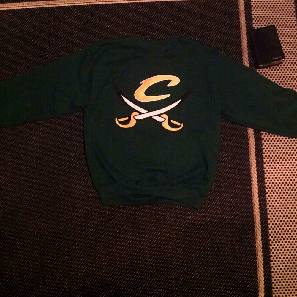 XTREME RARE GREEN CAVS THROWBACK CREWNECK