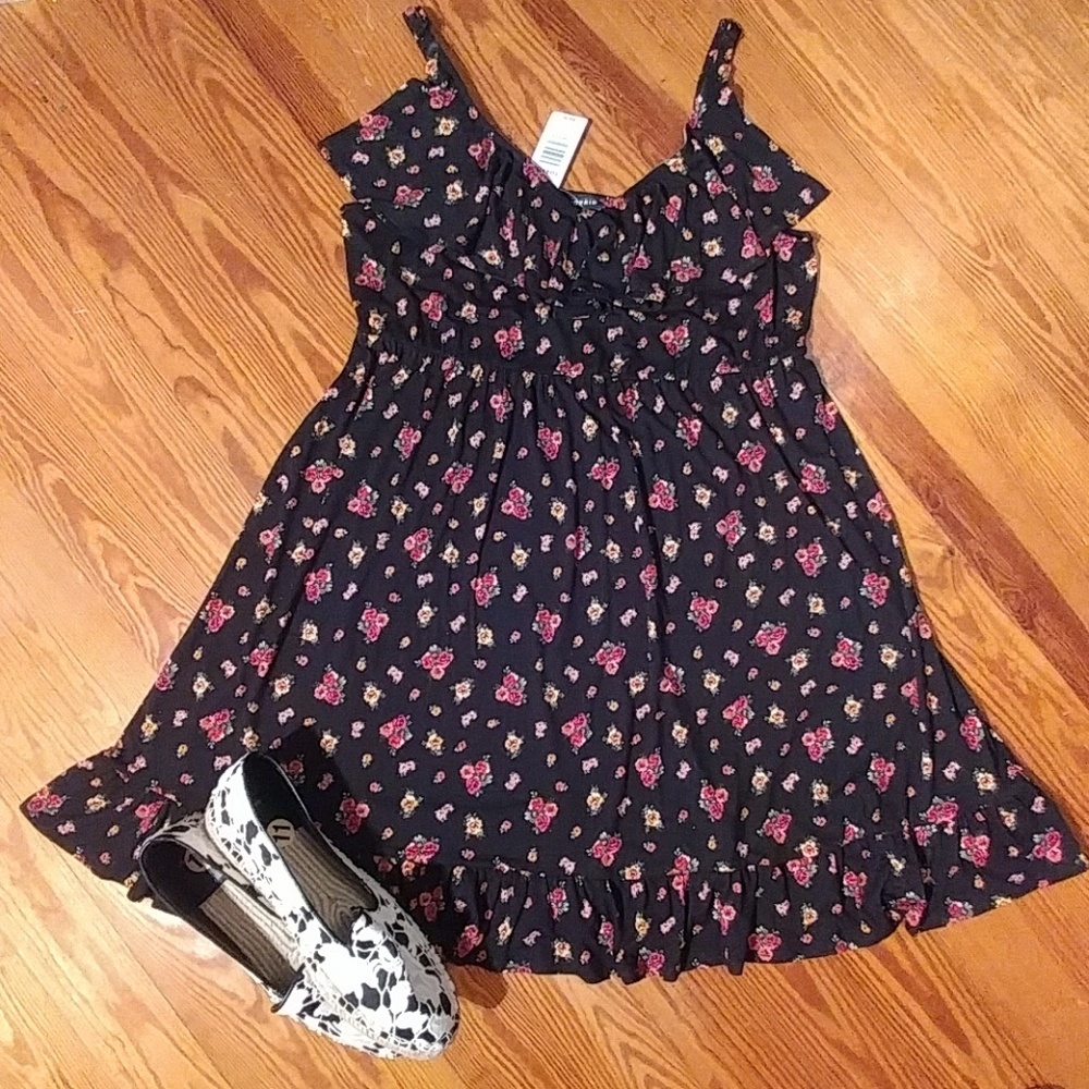 NWT PLUS SIZE Torrid Mini Sun Dress
