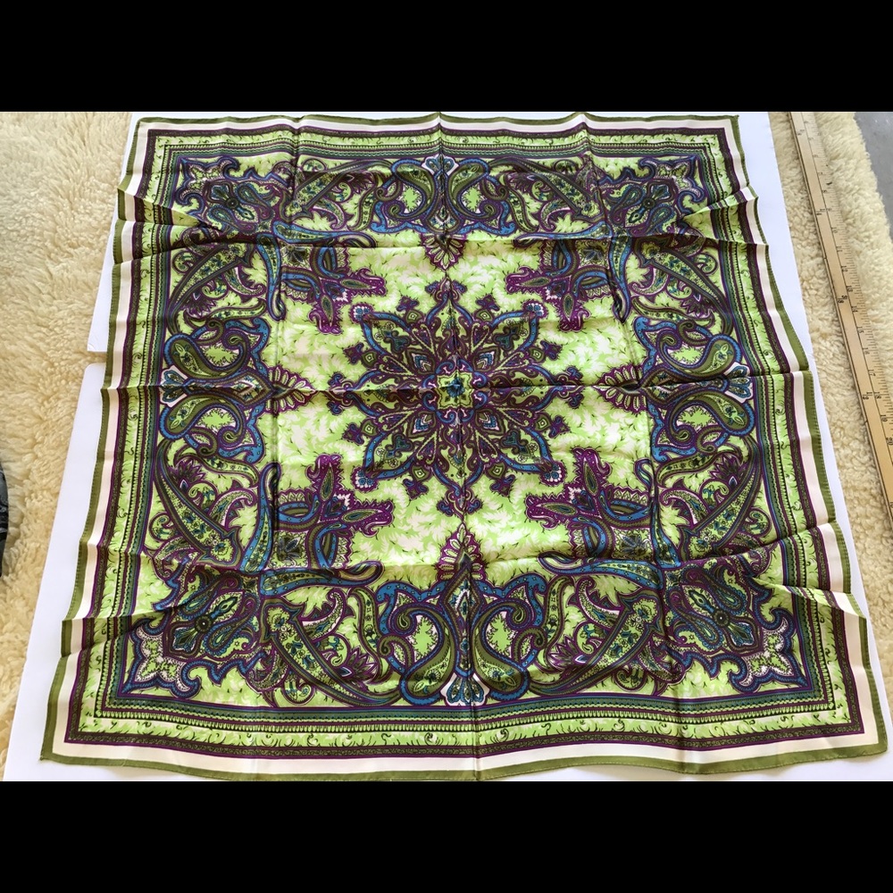 🛍 Green and purple paisley scarf
