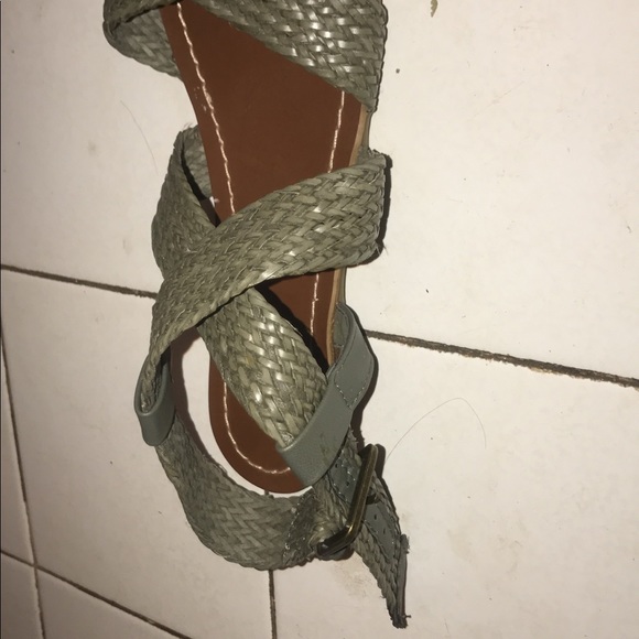 Sandals. - Picture 2 of 2