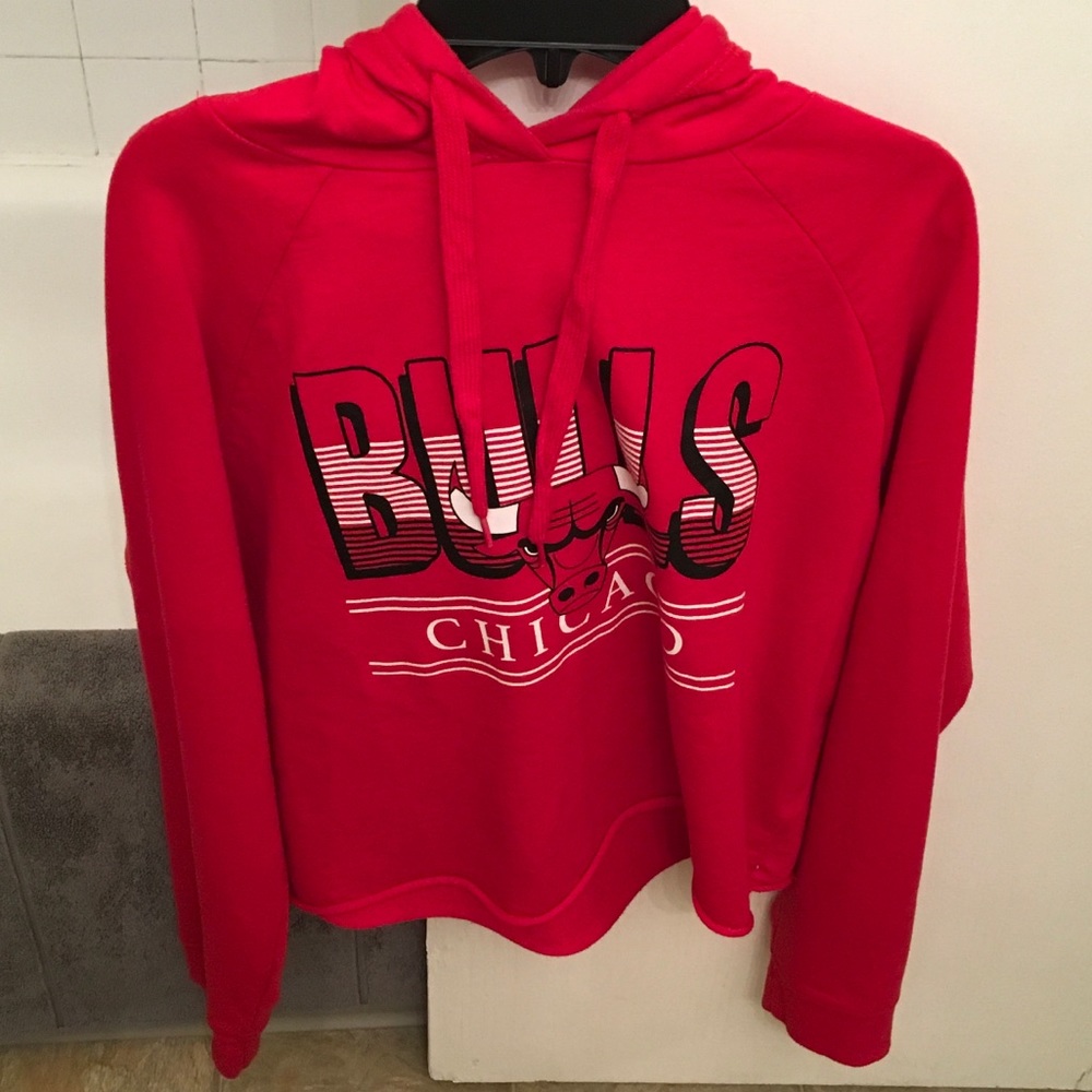This dope red Chicago bulls hoodie