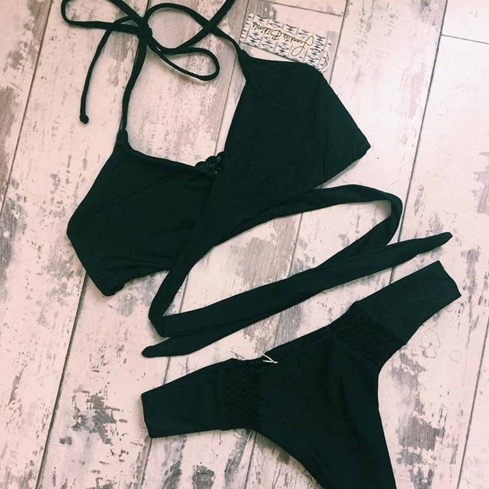 Frankie's bikini: malia top in black