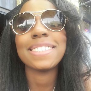 Meet your Posher, Zivia