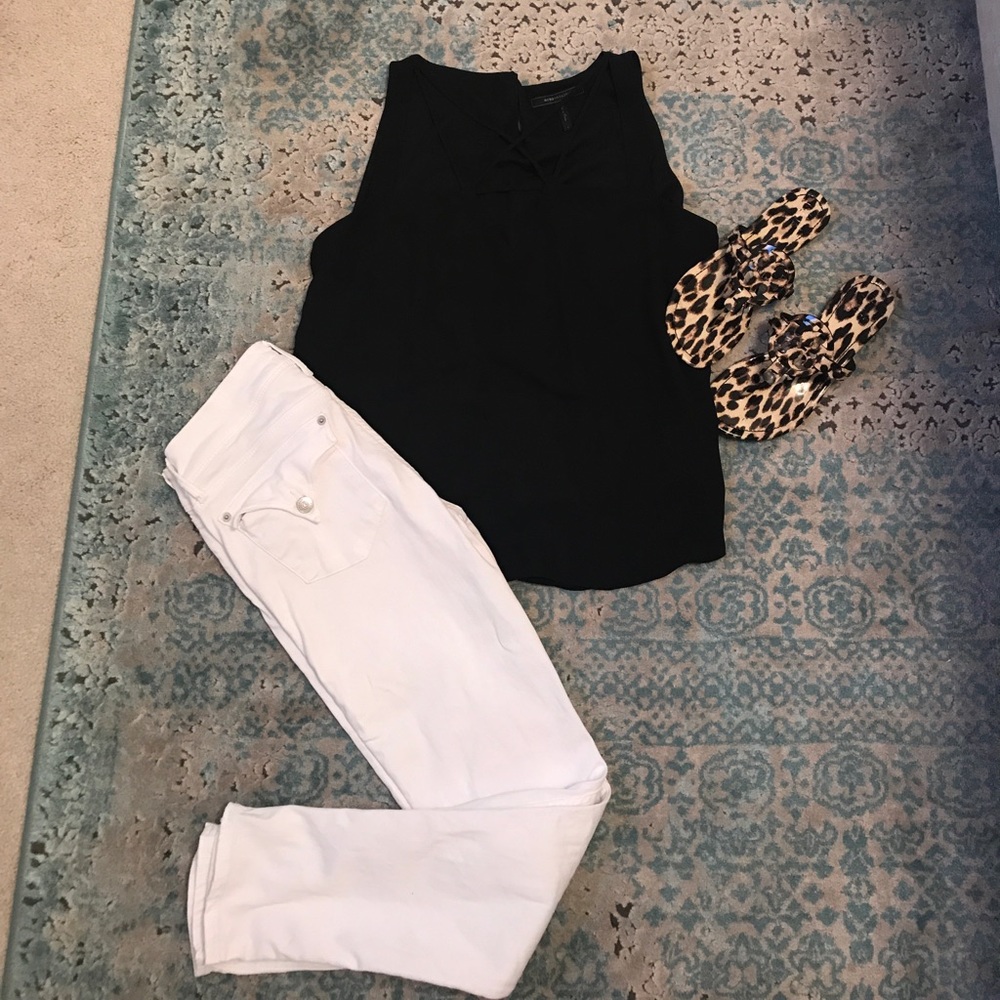 Black sleeveless blouse. Sz. L