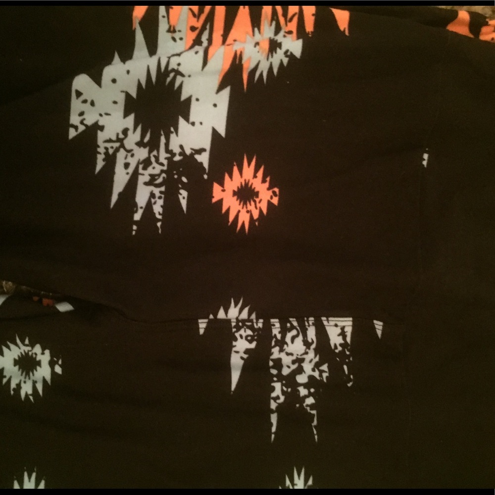 LuLaRoe black with tribal print leggings