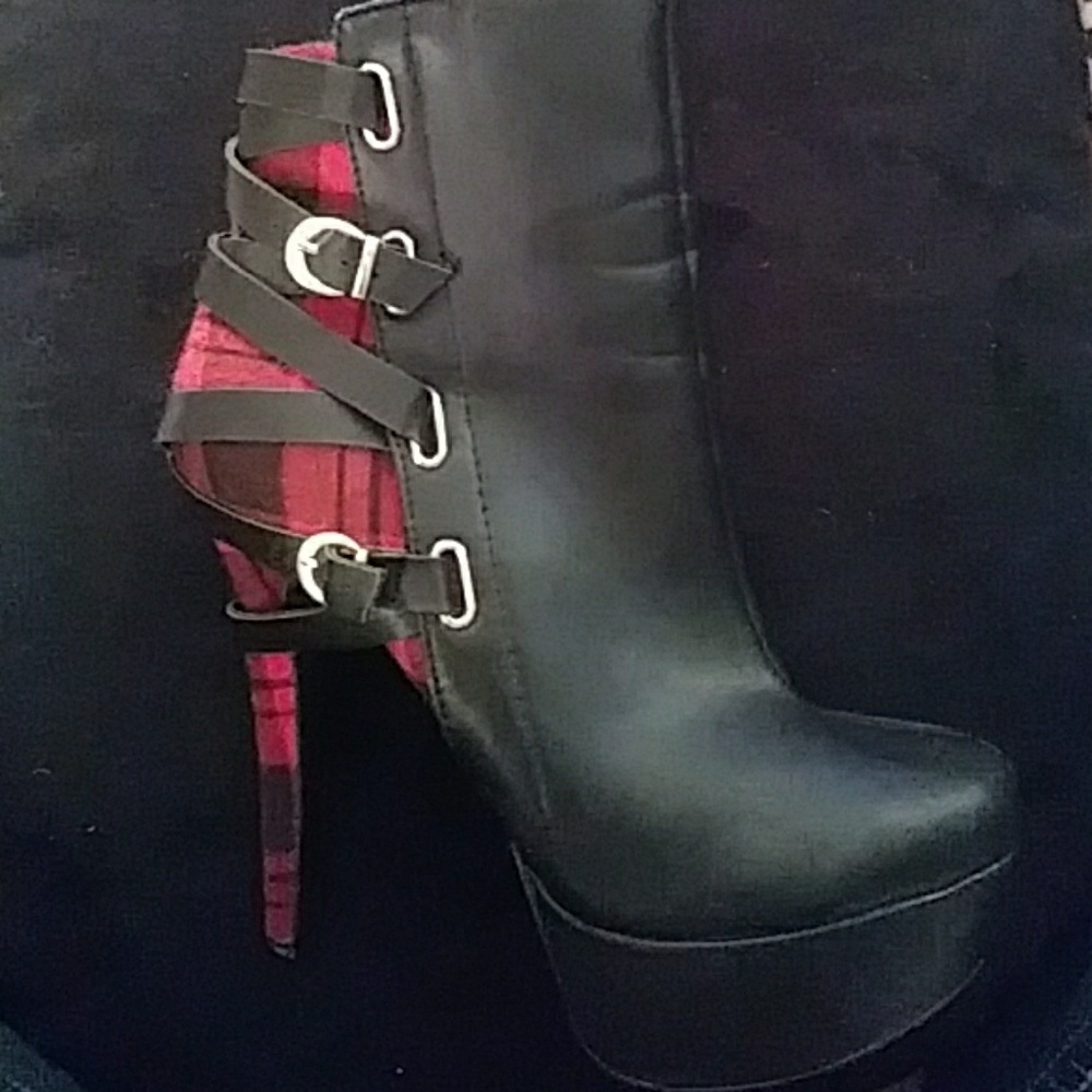 💜SALE💜ANNE MICHELLE - SIZE 9