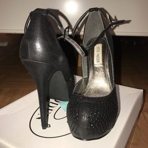 Flirty Black Stiletto Heels