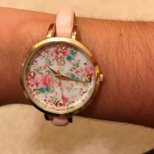 Watch face with interchangeable bands