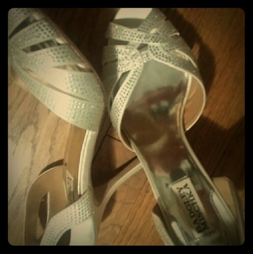 Badgley Mischka NEW silver jeweled pumps leather