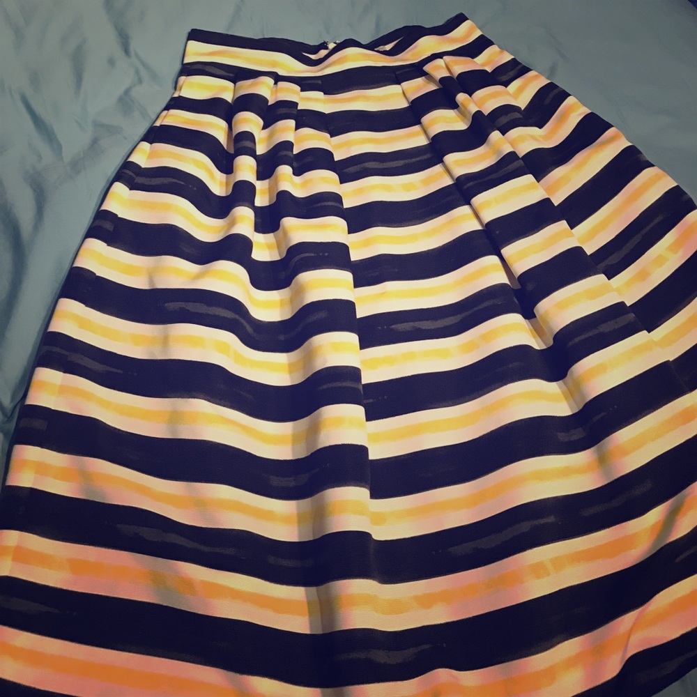 Eva Mendes Flirty Skirt